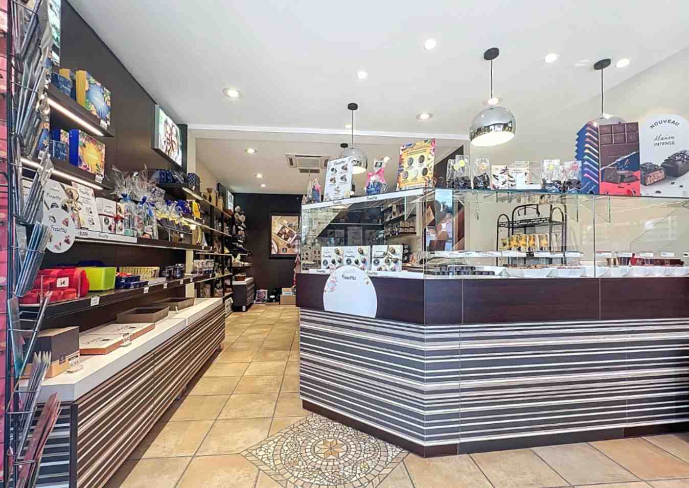Maison de commerce à vendre comprenant une boutique Leonidas