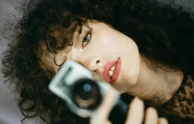 HUD App, woman with camera, how to take photos for dating app profile