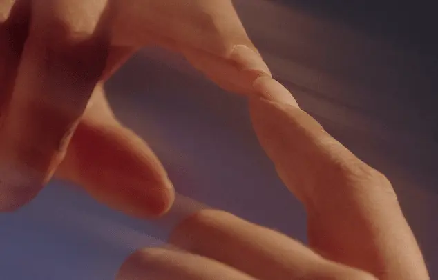 HUD App - fingers touching - what to share on dating apps