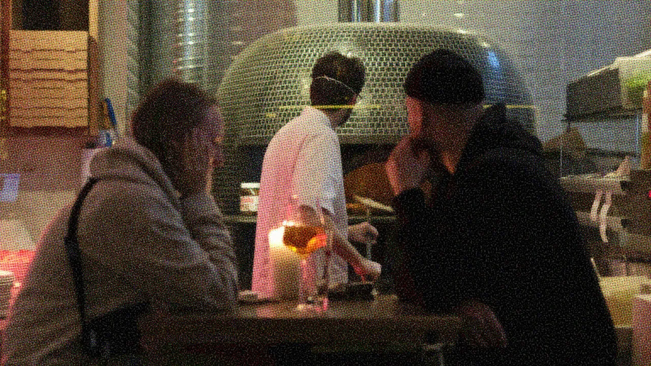 HUD App - two people on a date - ways to stay safe when meeting in person