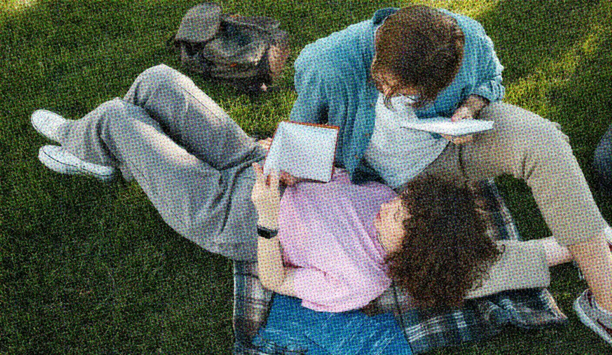 HUD App - Students studying on grass - college hookups