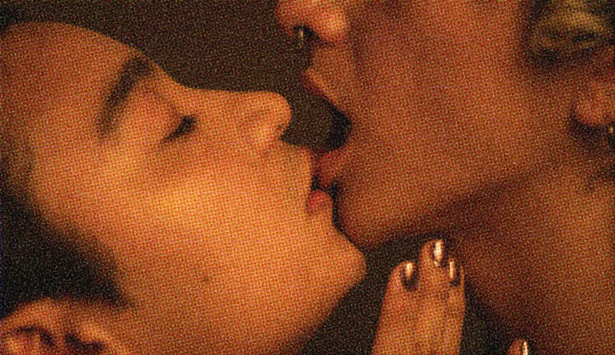 HUD App - Two people kissing - in praise of makeout sessions