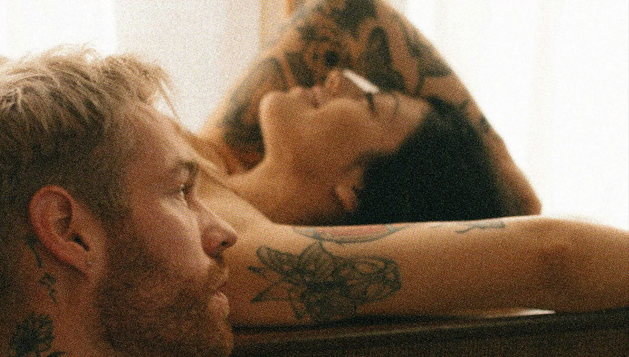 HUD App - Couple in bed - caught feelings for my fwb