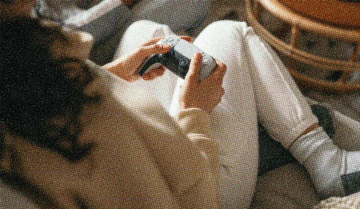 HUD App - Person playing video games - Cozy Gaming