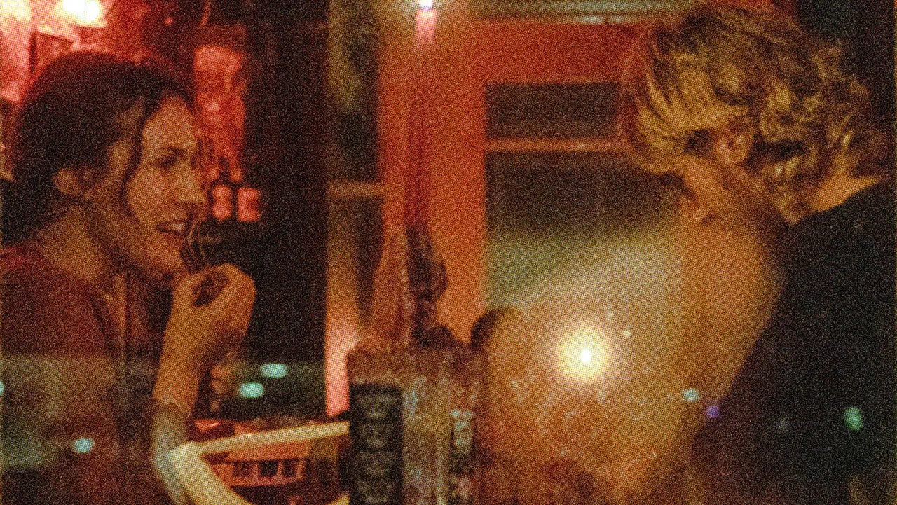 HUD App - People at a bar on a date - Key ingredients to a good date