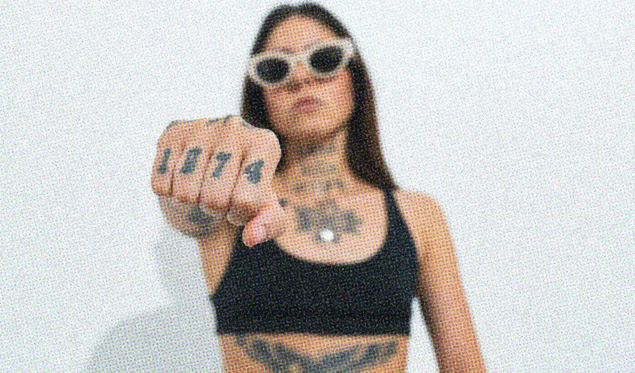 HUD App - Woman with tattoos - Do feminists have better sex
