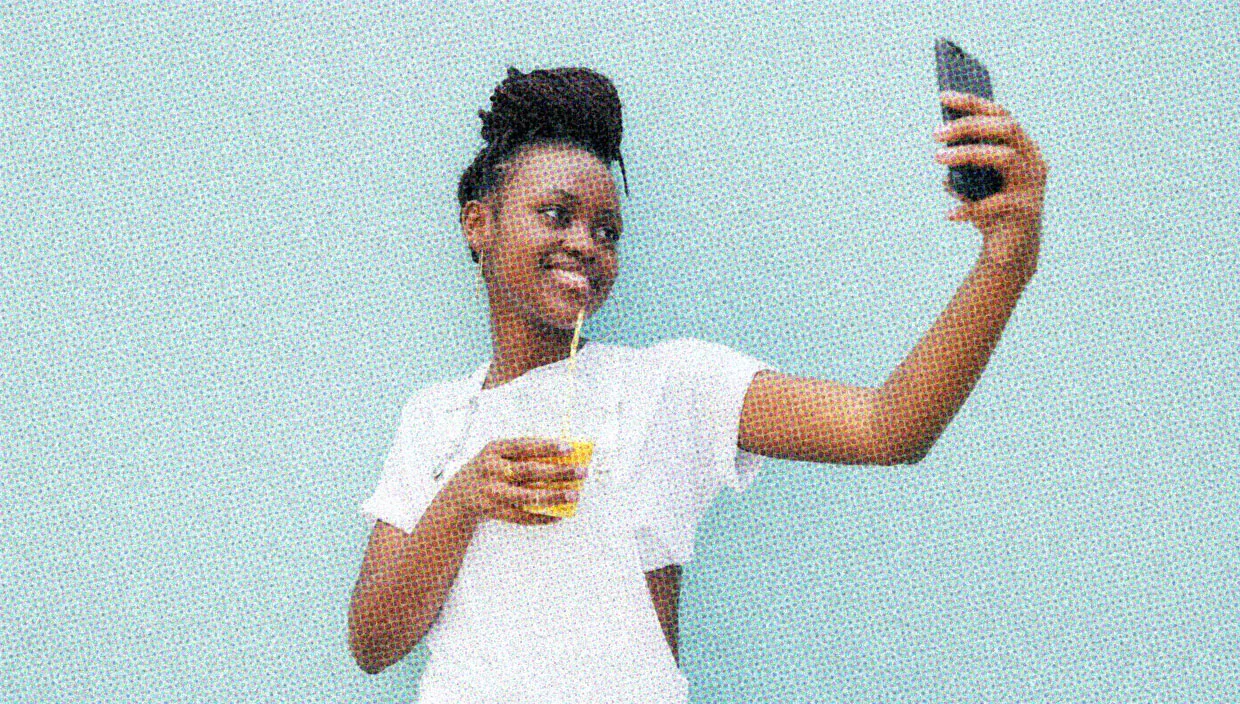 HUD App - Black woman taking selfie - The Me First Dating Checklist