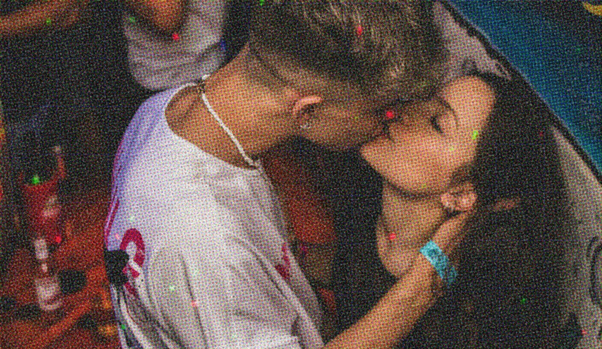 HUD App - Couple kissing at party - How to hookup without heartache