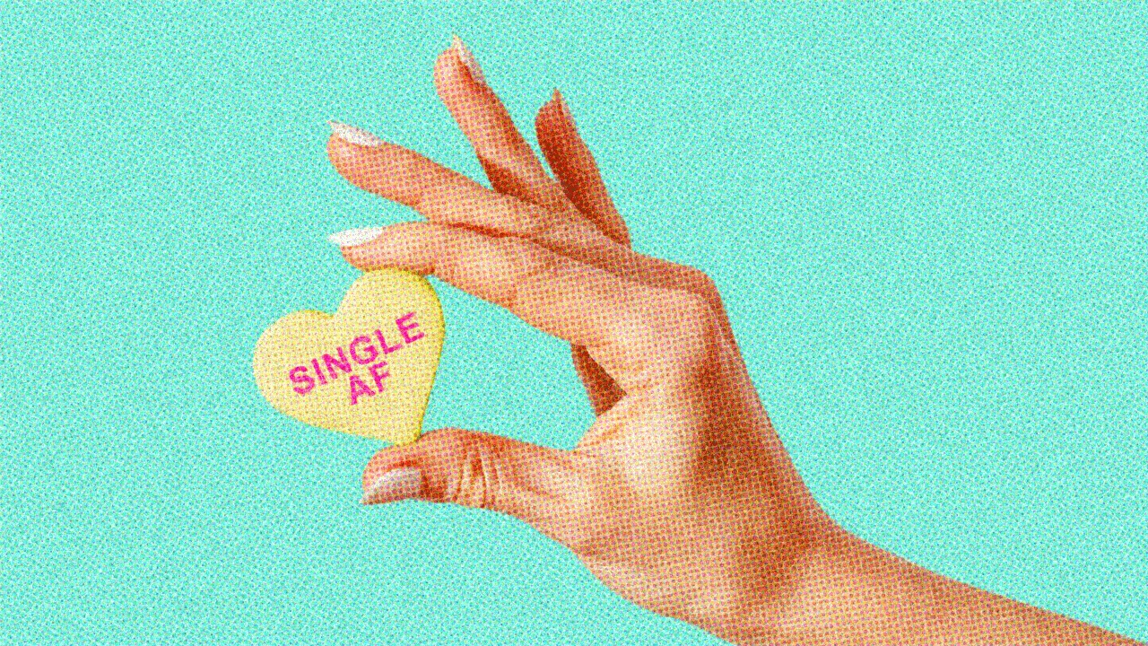 HUD App - Hand holding candy heart saying single AF - Reasons being single is great