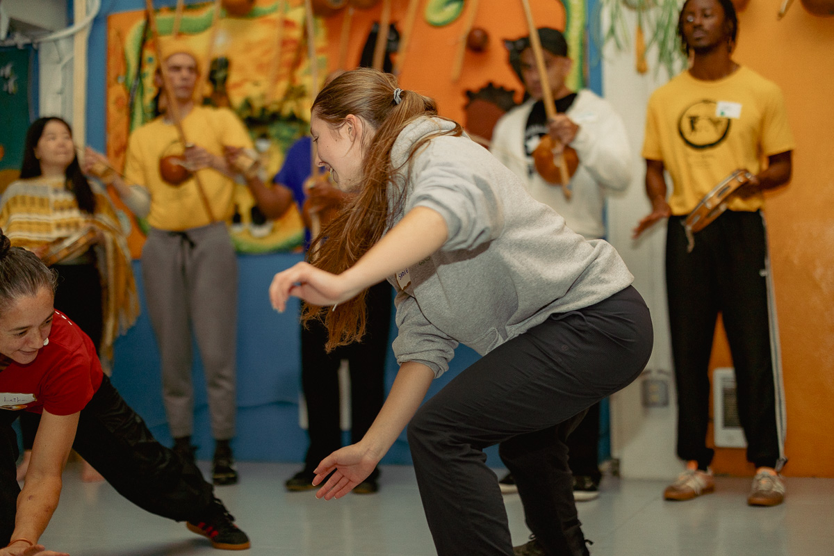 Clase de capoeira con berimbau y música en vivo en Union Cultural Center Seattle