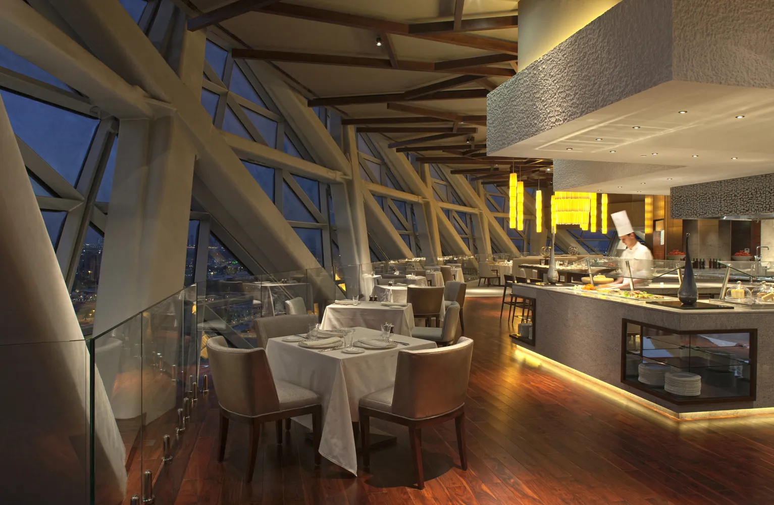 برج كابيتال جيت من شركة أبوظبي الوطنية للمعارض (أدنيك) (Capital Gate Tower )