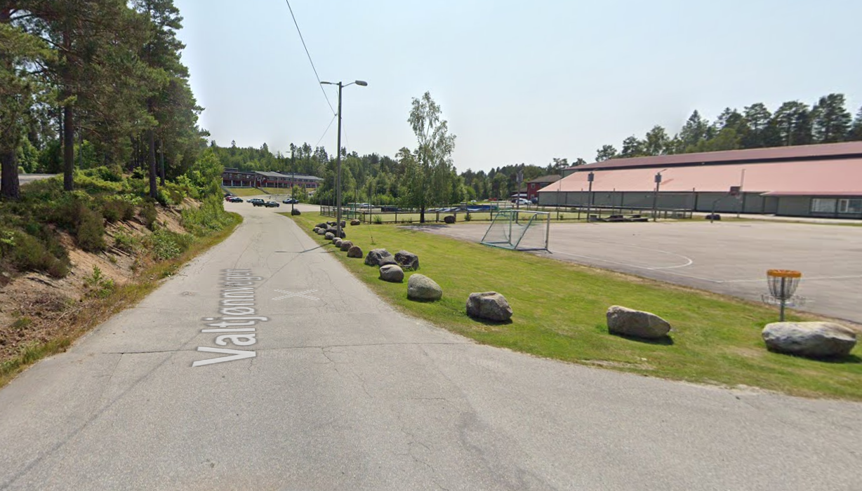 Valtjønnvegen, Birkeland skole, fortau