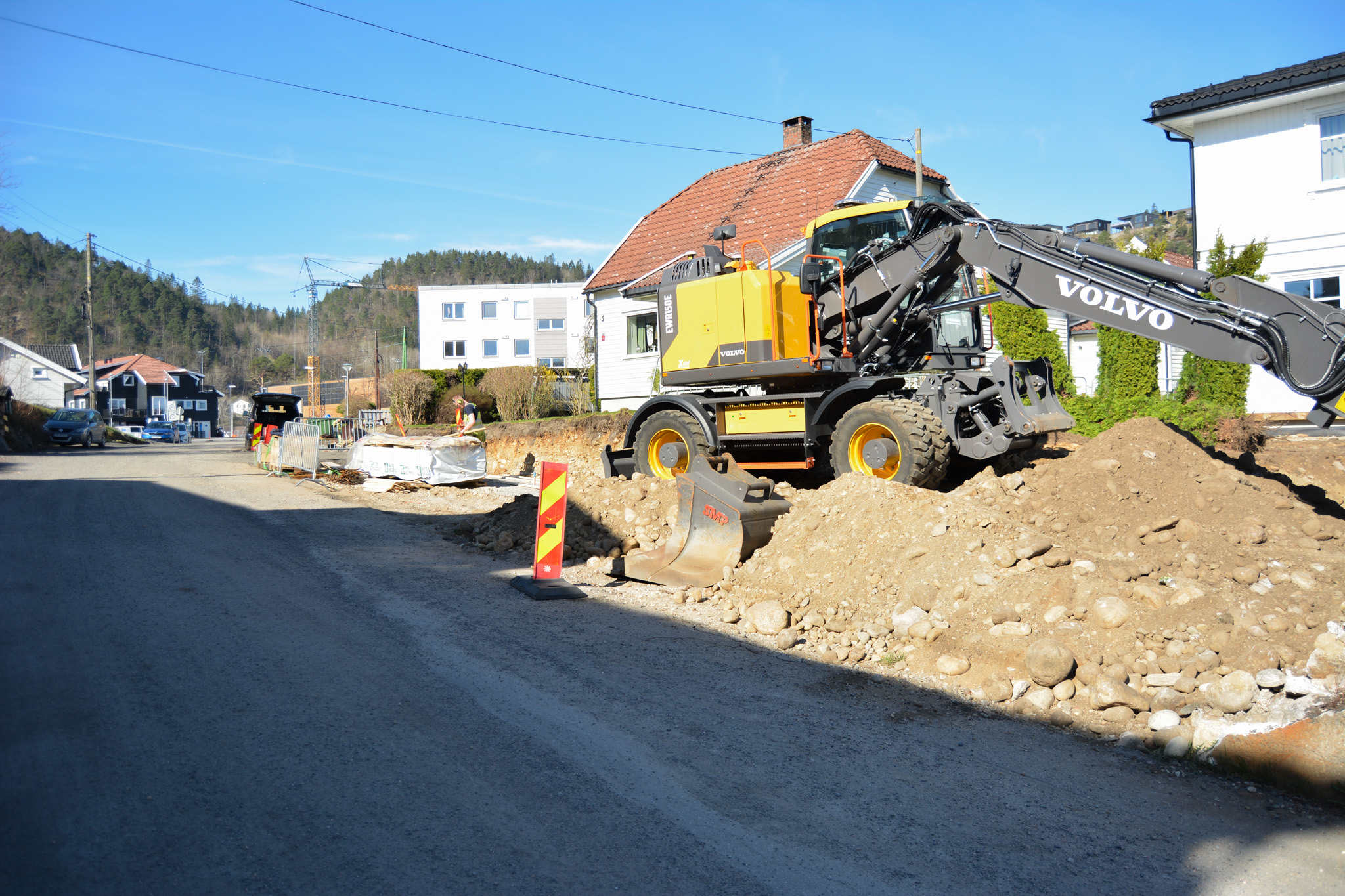Hunsfosvegen, Moseidmoen - Strømsvegen, fortau