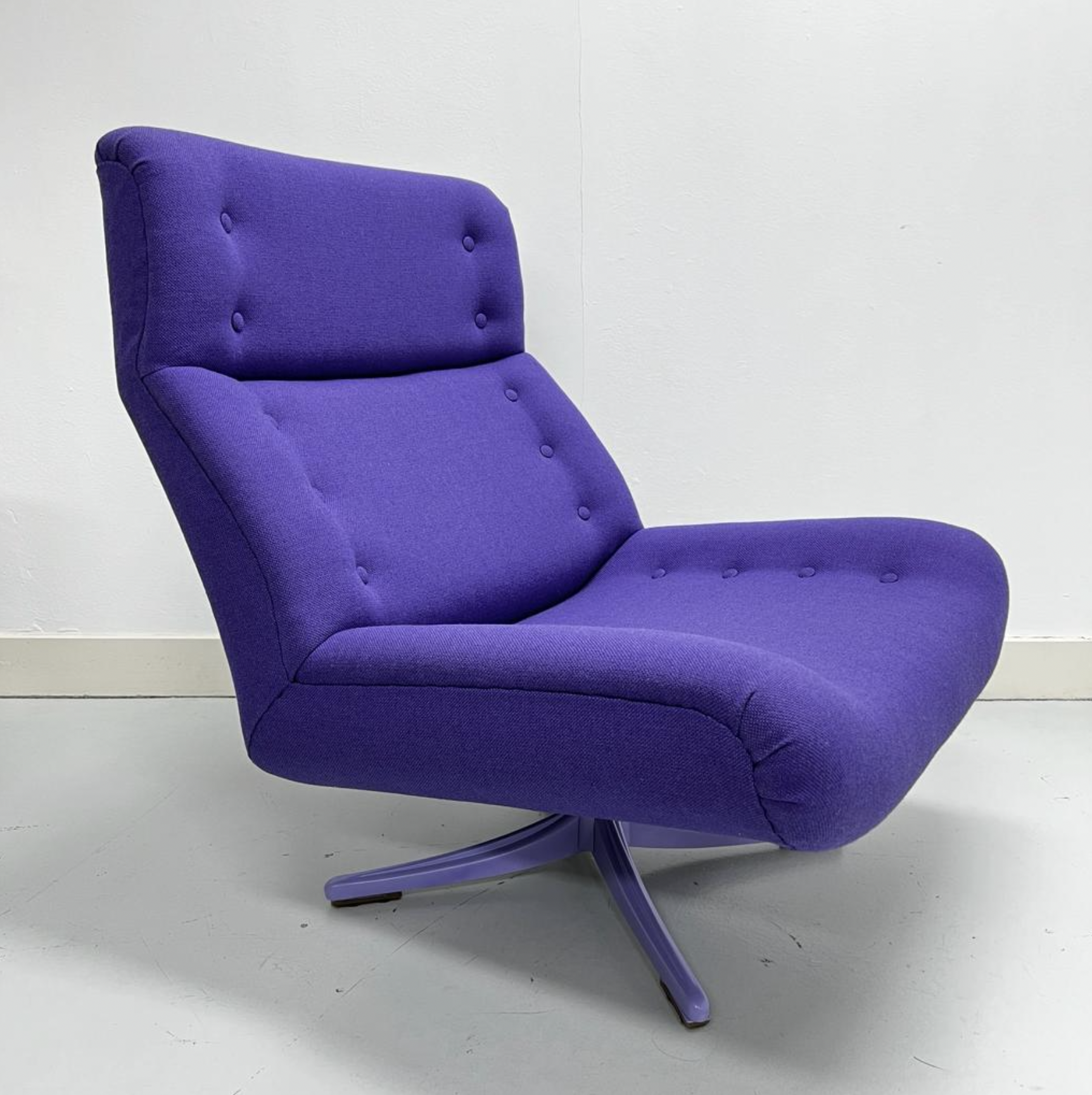 A purple chair 