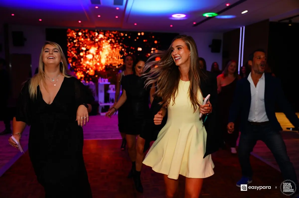 Soirée de gala pour clients et partenaires, 150 personnes avec technique et scénographie