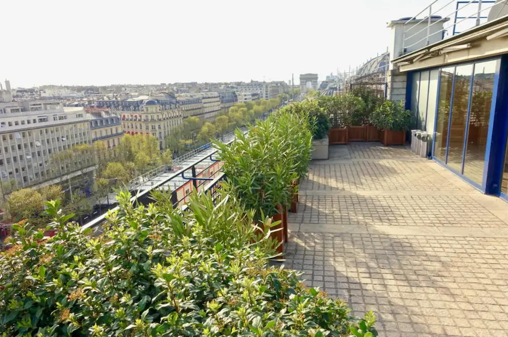photo du lieu événementiel de la terasse 50 des Champs Elysées, à Paris 75008