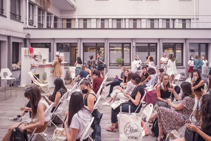 Événement grand public en extérieur à Paris réunissant des participants autour d’animations, d’espaces détente et de moments de convivialité.