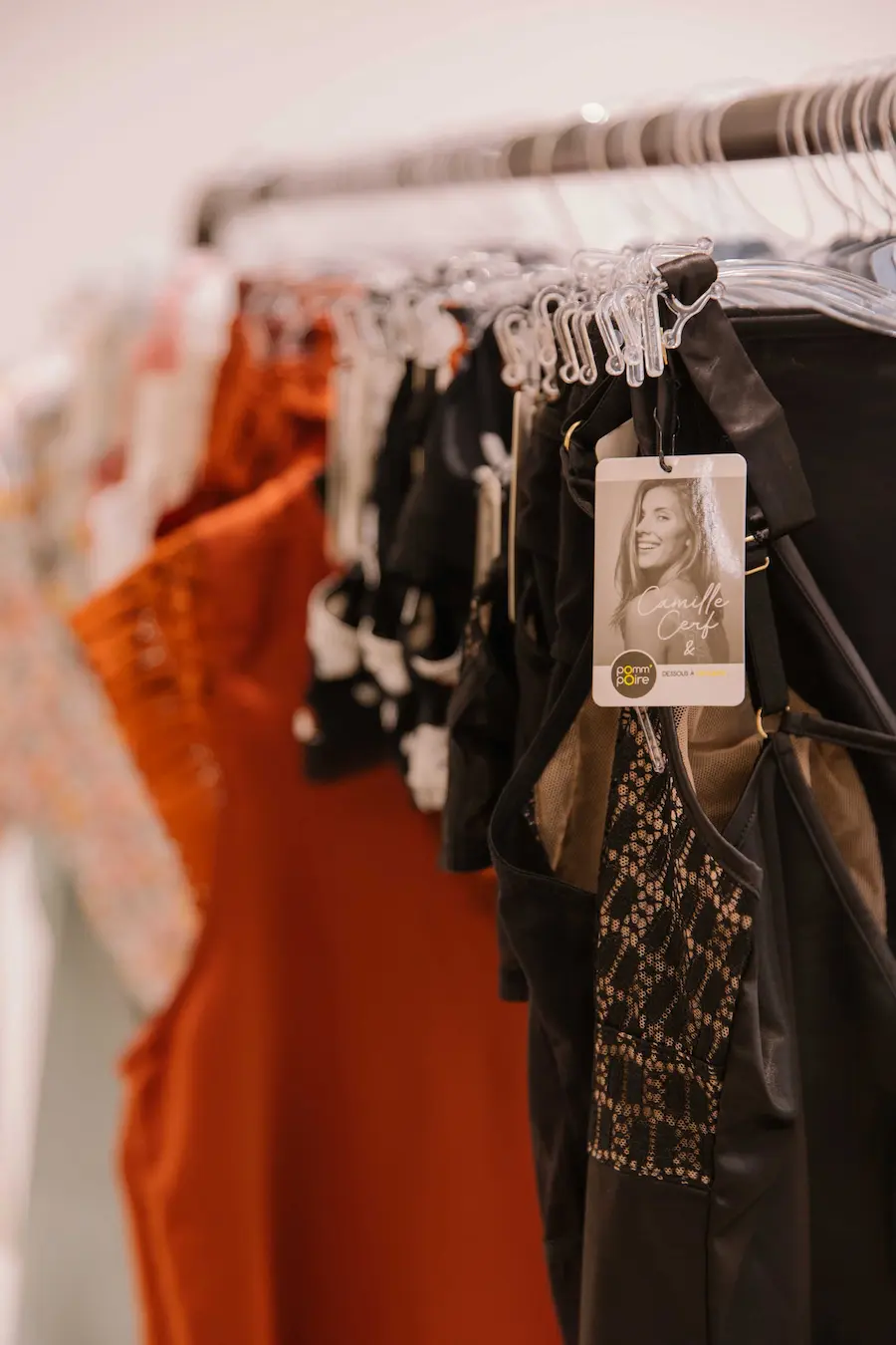 Lancement de produit mode avec présentation de collection lors d’un événement de marque