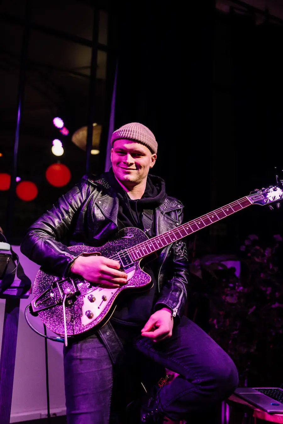 Coordination logistique et technique d’un musicien live lors d’une soirée d’entreprise