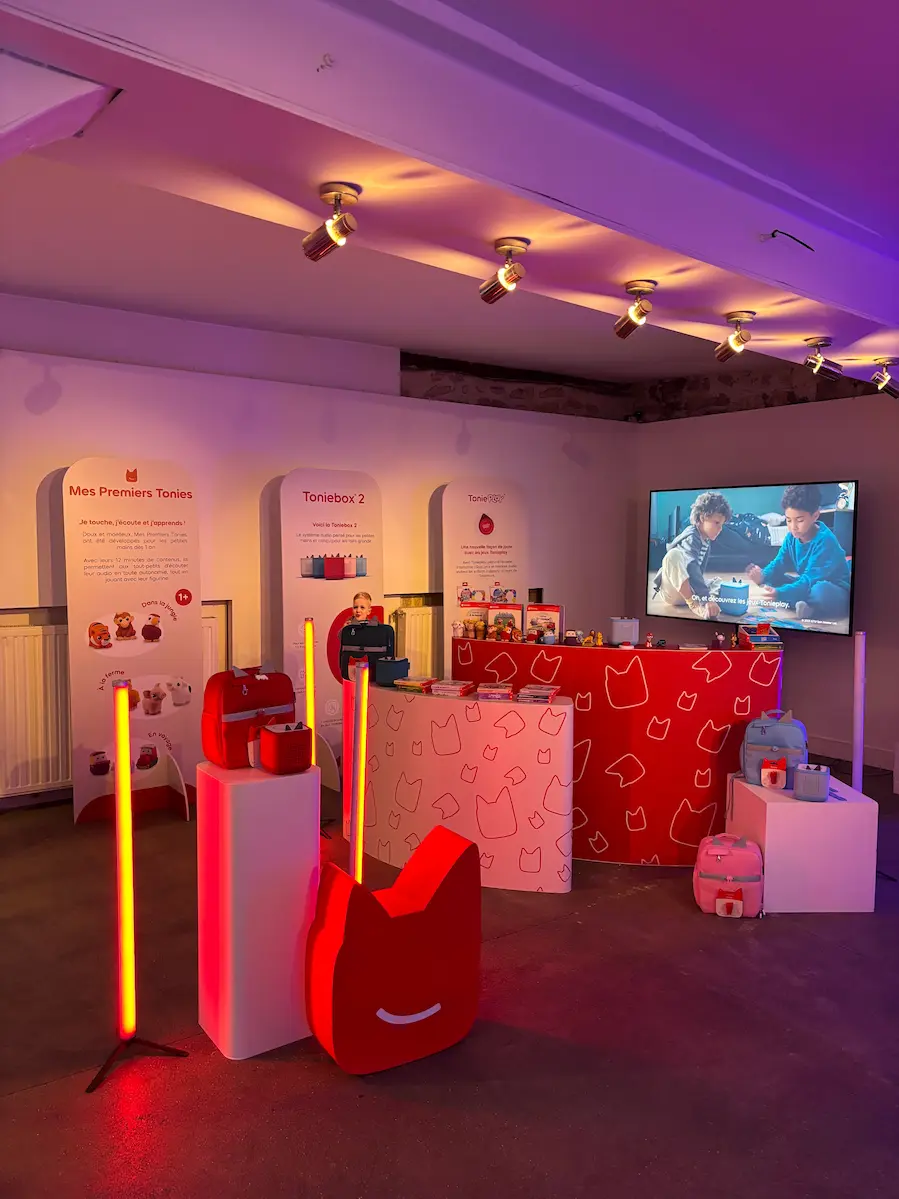 Installation logistique et montage d’un stand de marque lors d’un événement professionnel