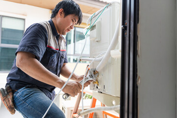 Maryville HVAC technician repairing an outdoor air conditioning unit and local SEO Google Map Pack
