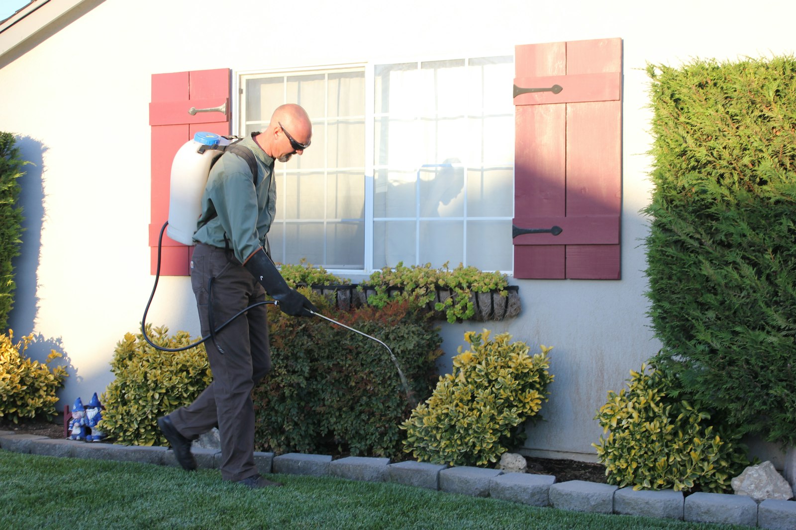 Pest control technician working outside a home in Farragut