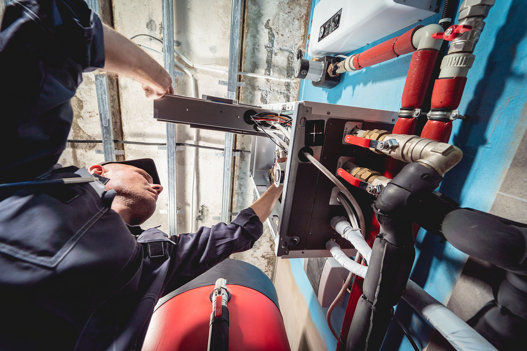 HVAC technician checking an air conditioner in Maryville, Tennessee