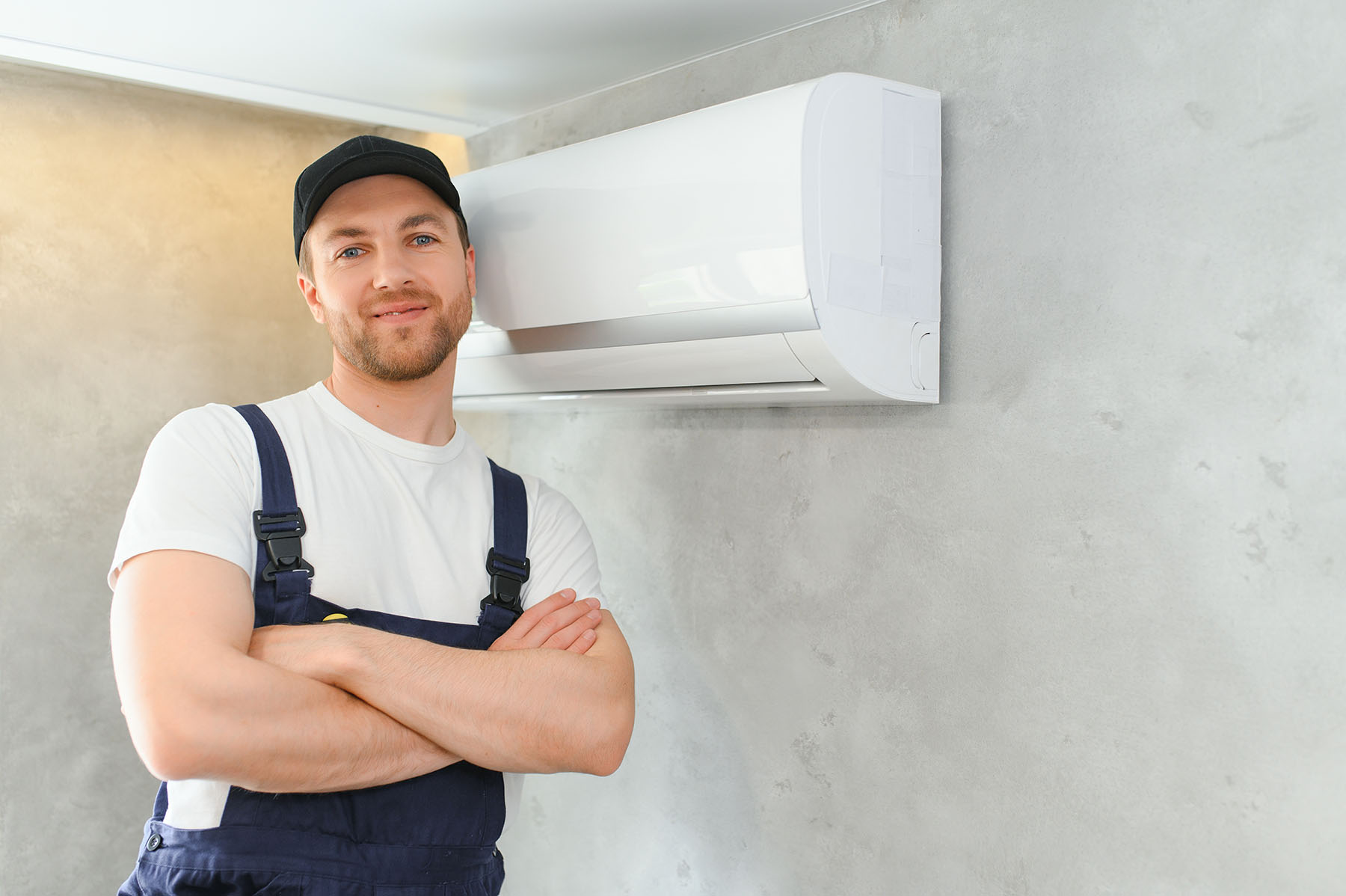 HVAC technician servicing an air conditioning unit in Maryville, Tennessee