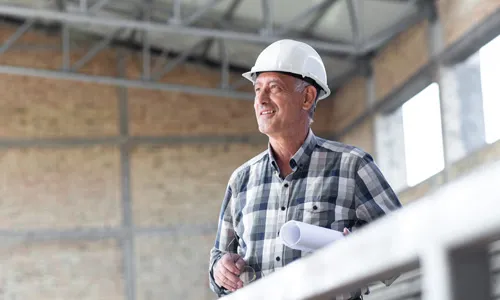 Construction worker overseeing business growth through bridging finance.