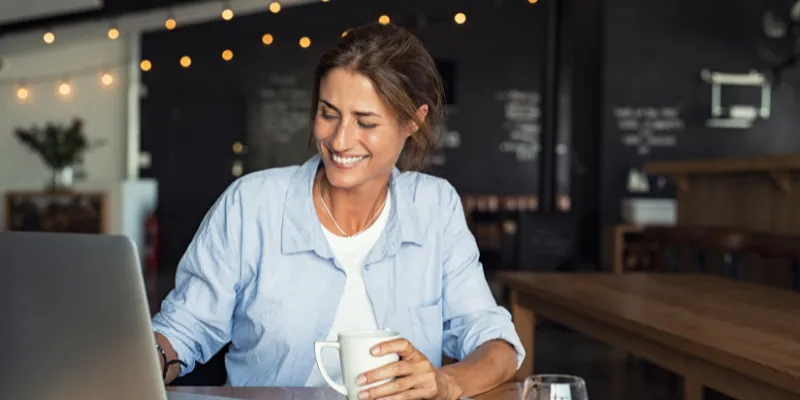 Small business owner discovering the best AI tools on her laptop