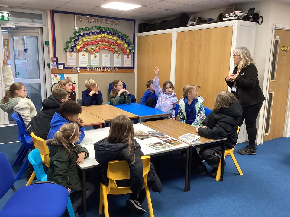 402315119973403_1462456352066303