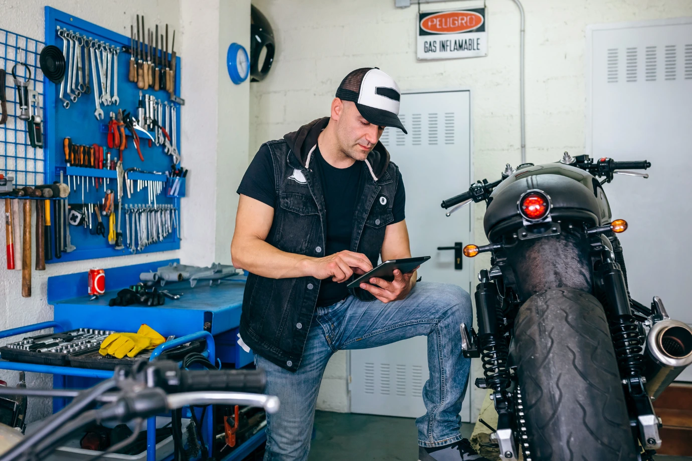 The leading software for managing motorcycle parts catalogs with ease