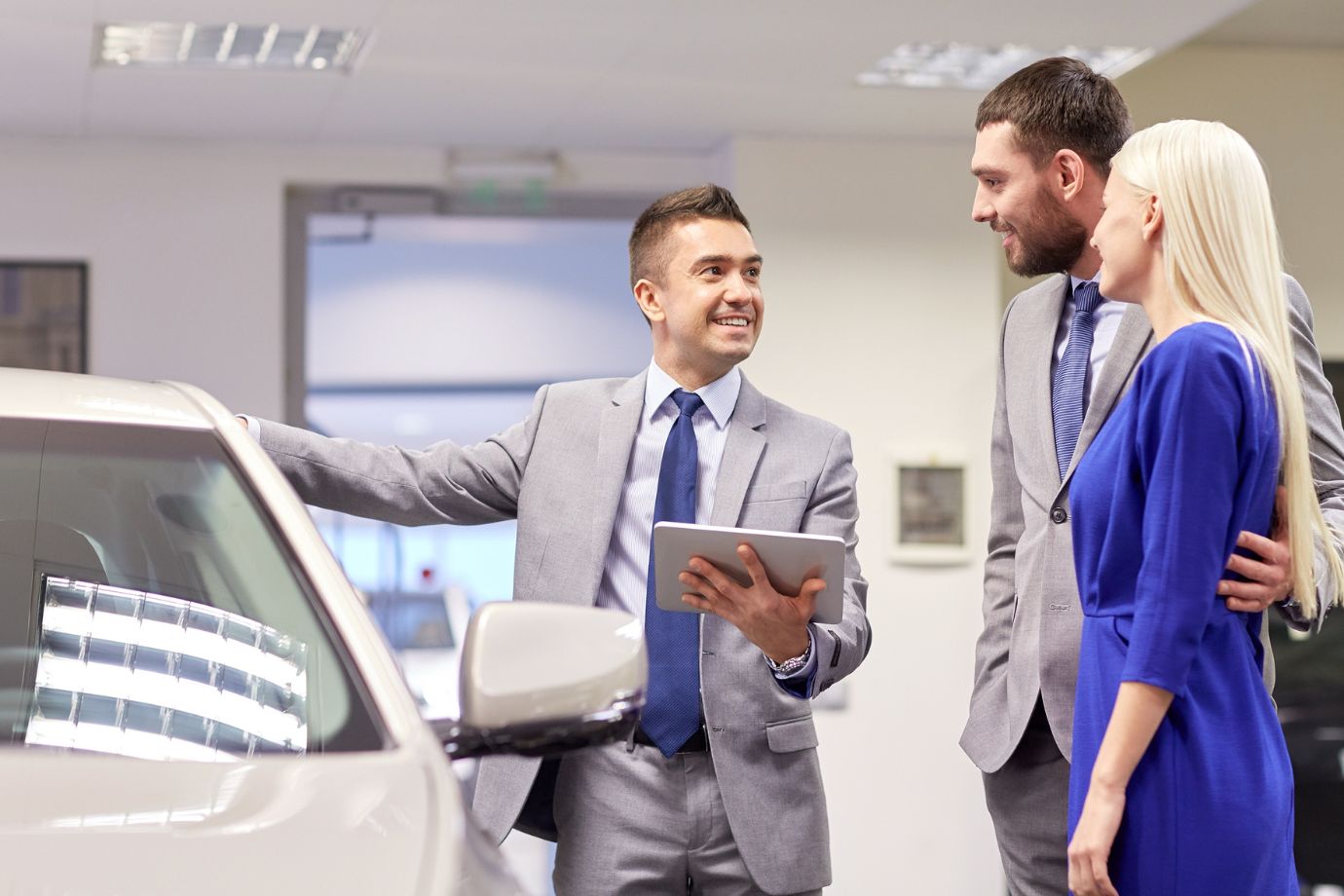 Visual explaining the mutual advantages of dealer audits for OEMs and their dealership partners.