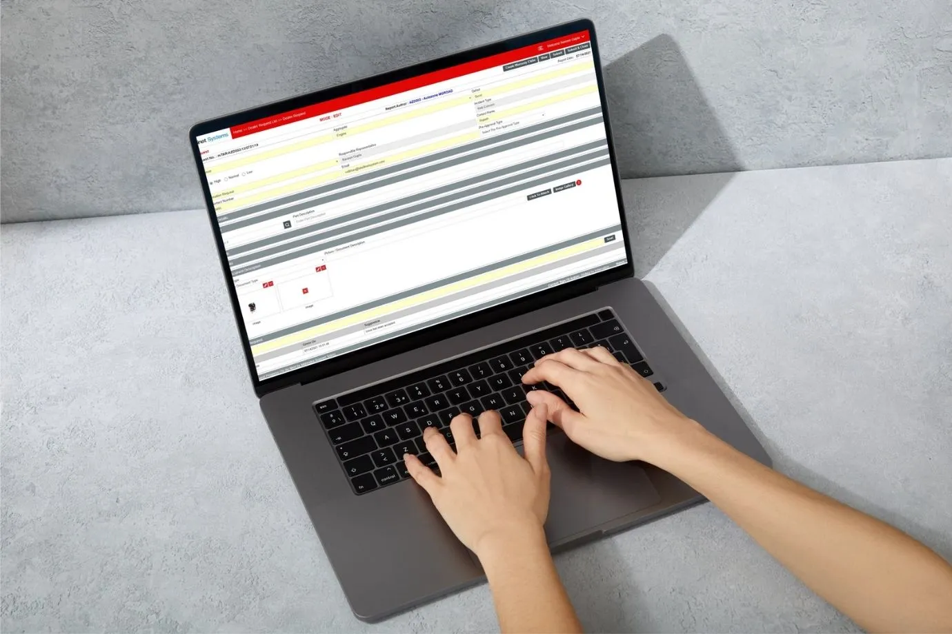 Image showing how Intelli Desk helps OEMs efficiently manage field issues through automated workflows