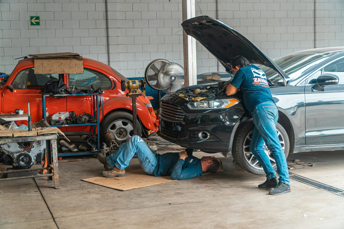 Technician using diagnostic tools to ensure accurate repair cost estimation