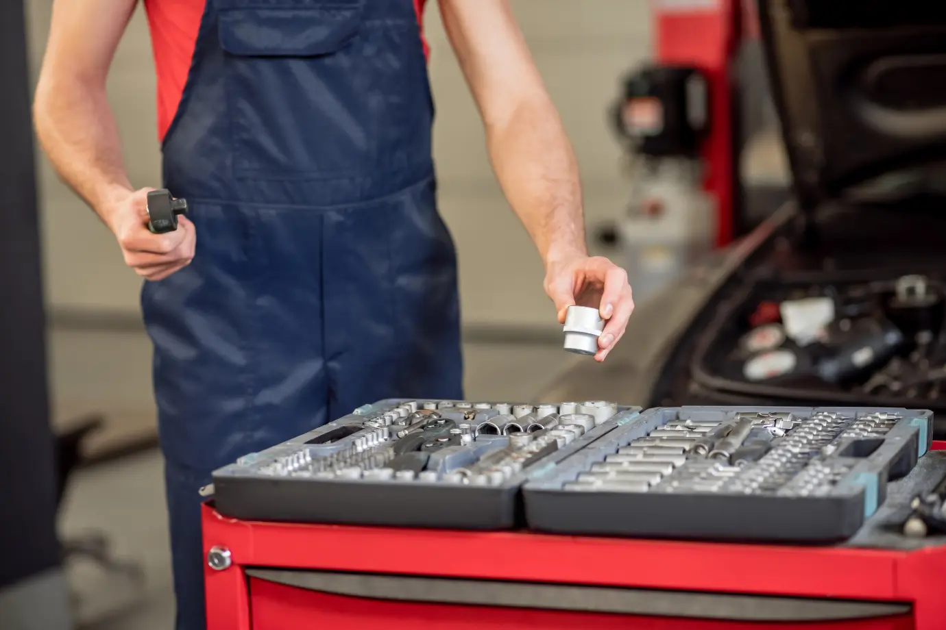 Technician receiving the wrong spare part due to outdated parts supersession data