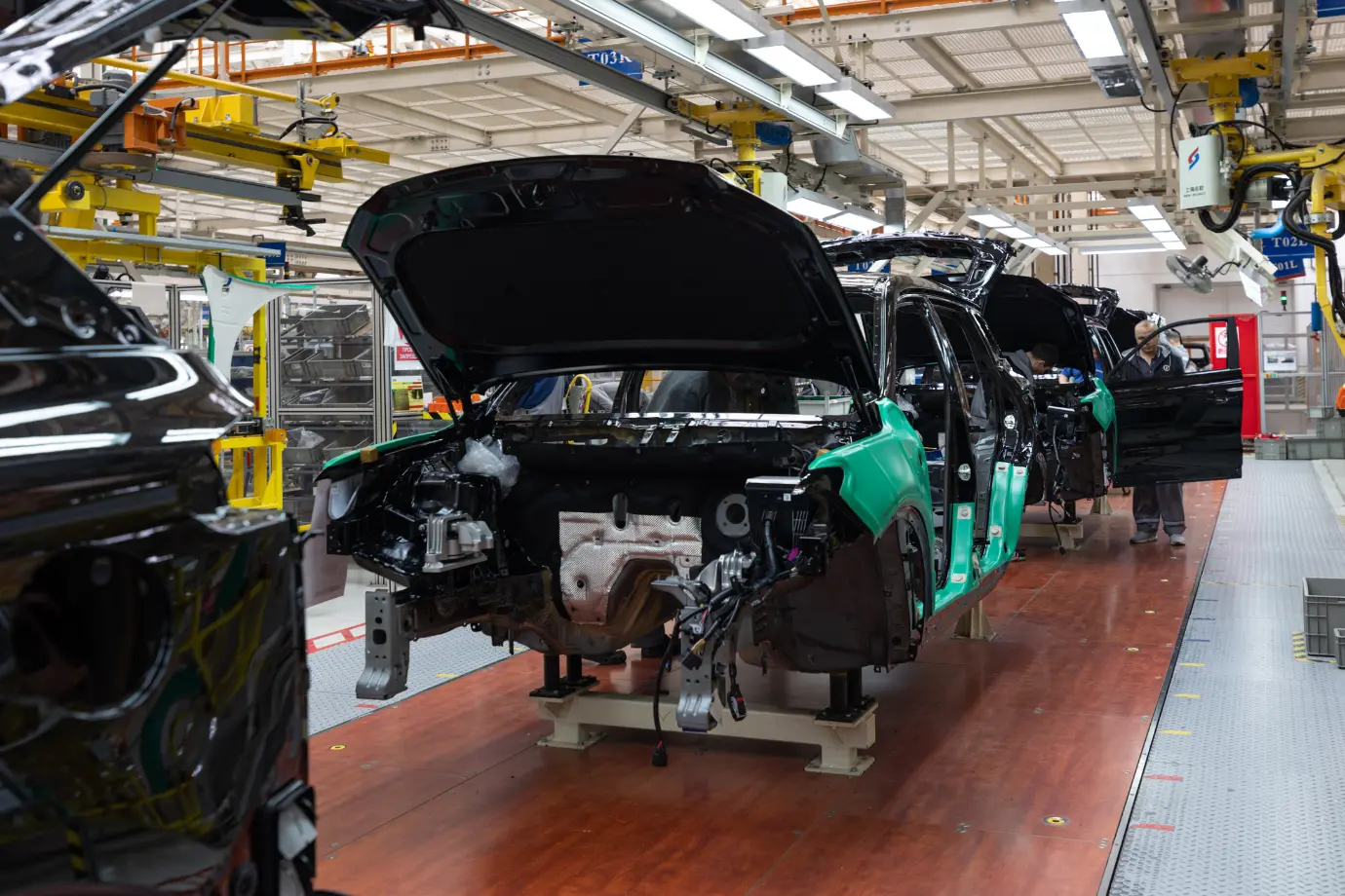High-tech U.S. factory producing software-defined vehicles with integrated digital systems