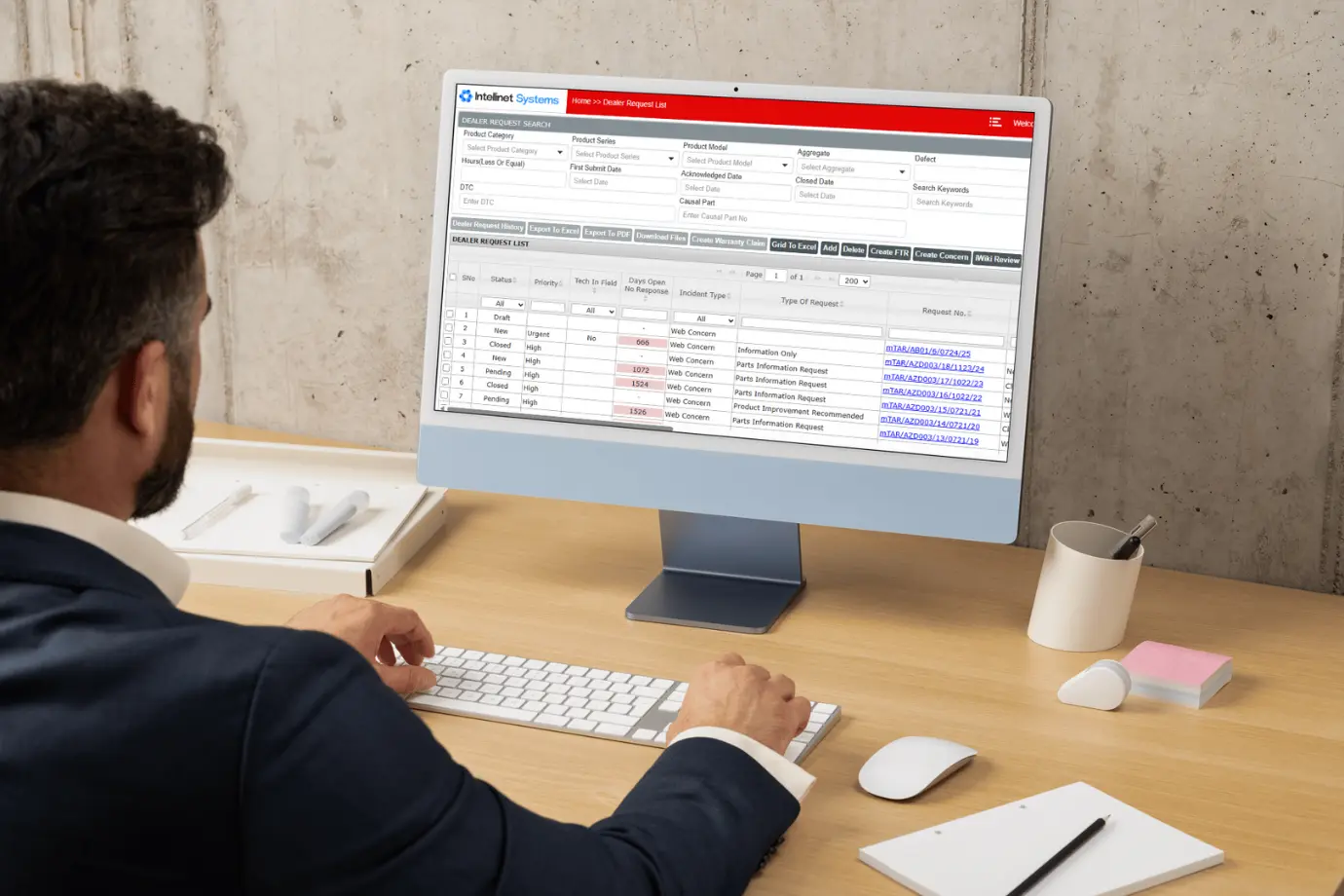 Service manager using Intelli Desk for field issue management
