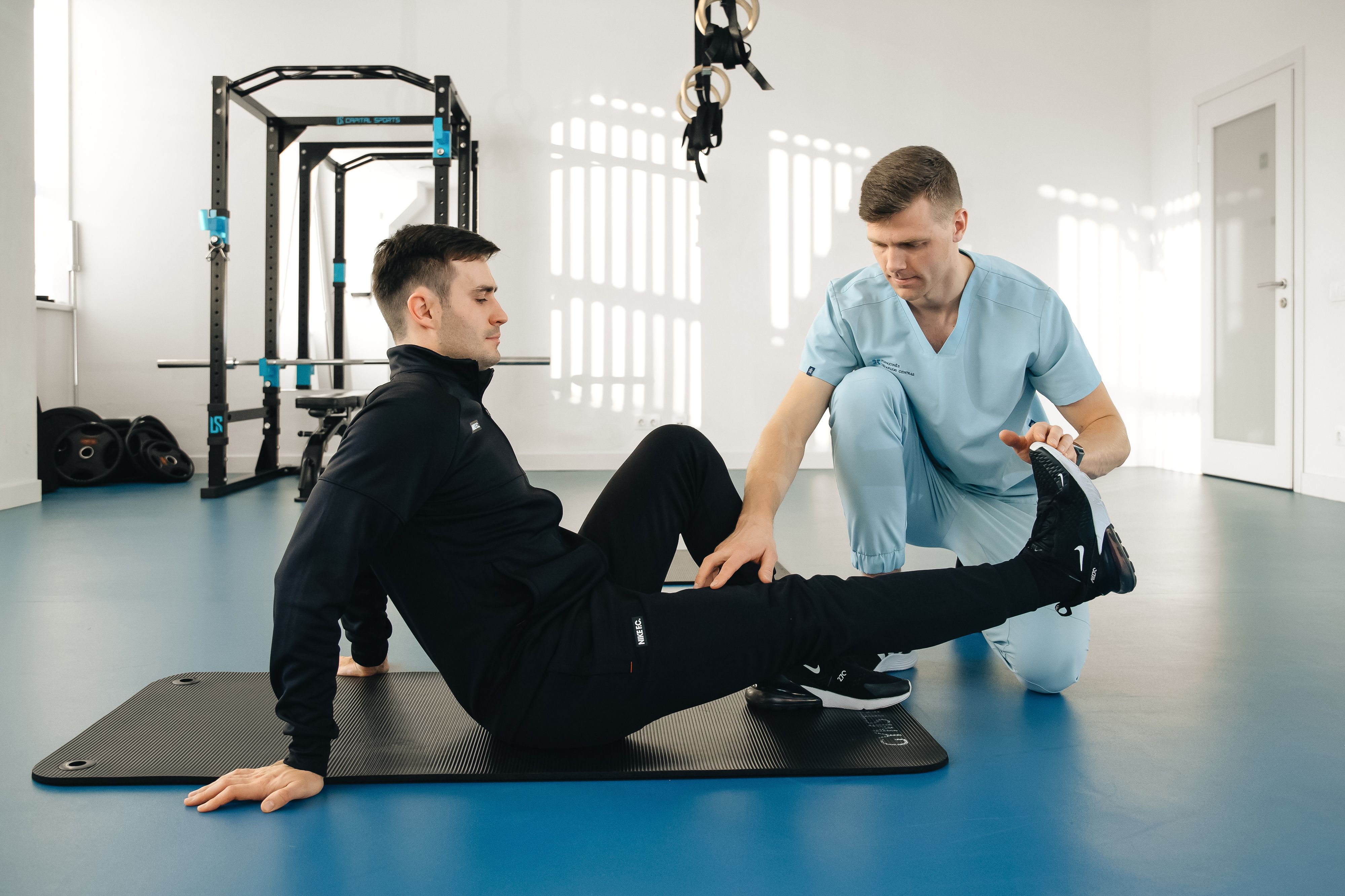 Physiotherapeutische Übung zur Rehabilitation nach einem Kreuzbandriss