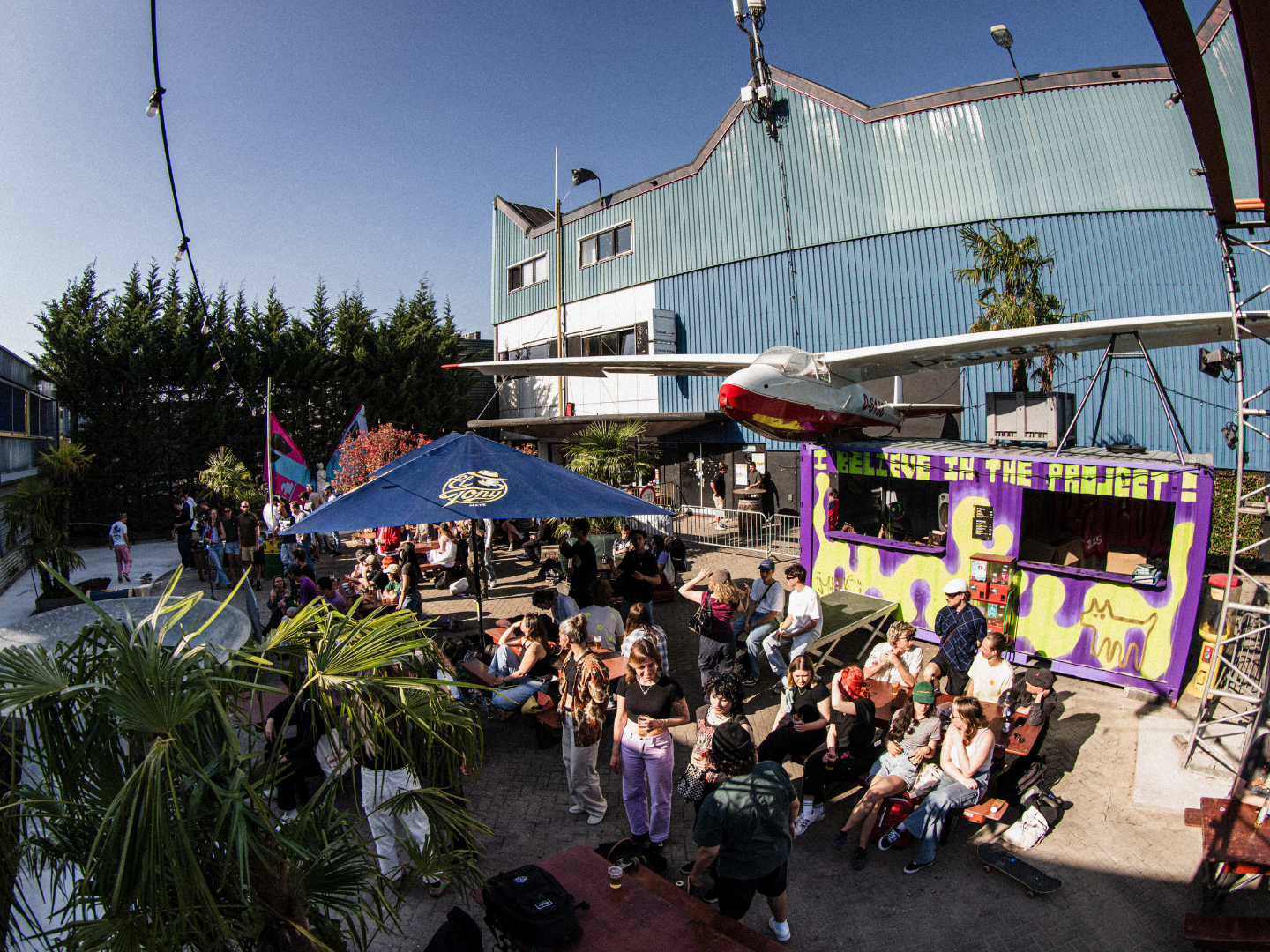 Het terras naast Teatro