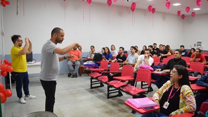 Aula de Libras: inclusão e acessibilidade na saúde