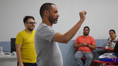 Aula de Libras: inclusão e acessibilidade na saúde