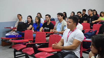 Aula de Libras: inclusão e acessibilidade na saúde