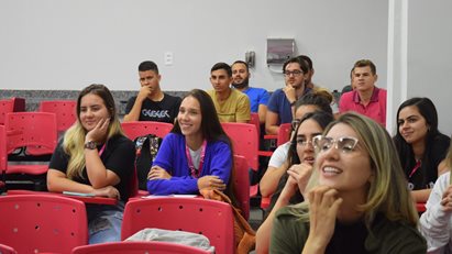 Aula de Libras: inclusão e acessibilidade na saúde
