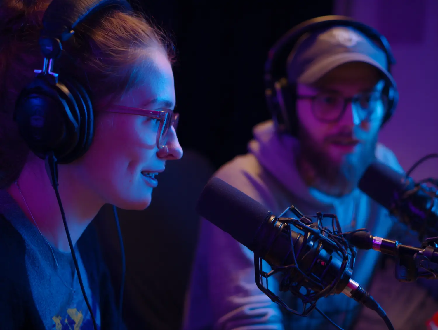 Vergleich der wichtigsten Tools (HeyGen, ElevenLabs, Monica, NotebookLM) plus Workflows und Praxistipps