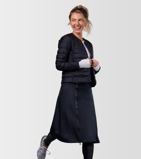 woman wearing anevis skirt 