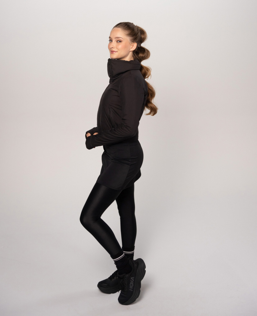 woman wearing anevis skirt 