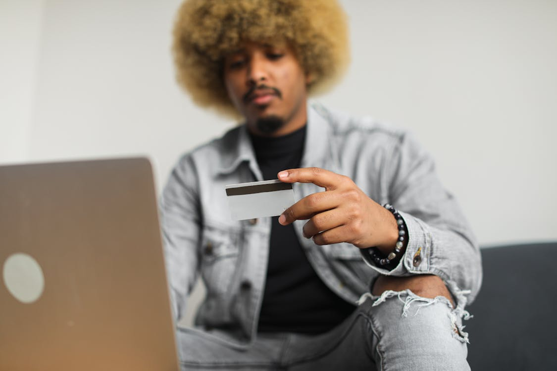 A person holding a gift card