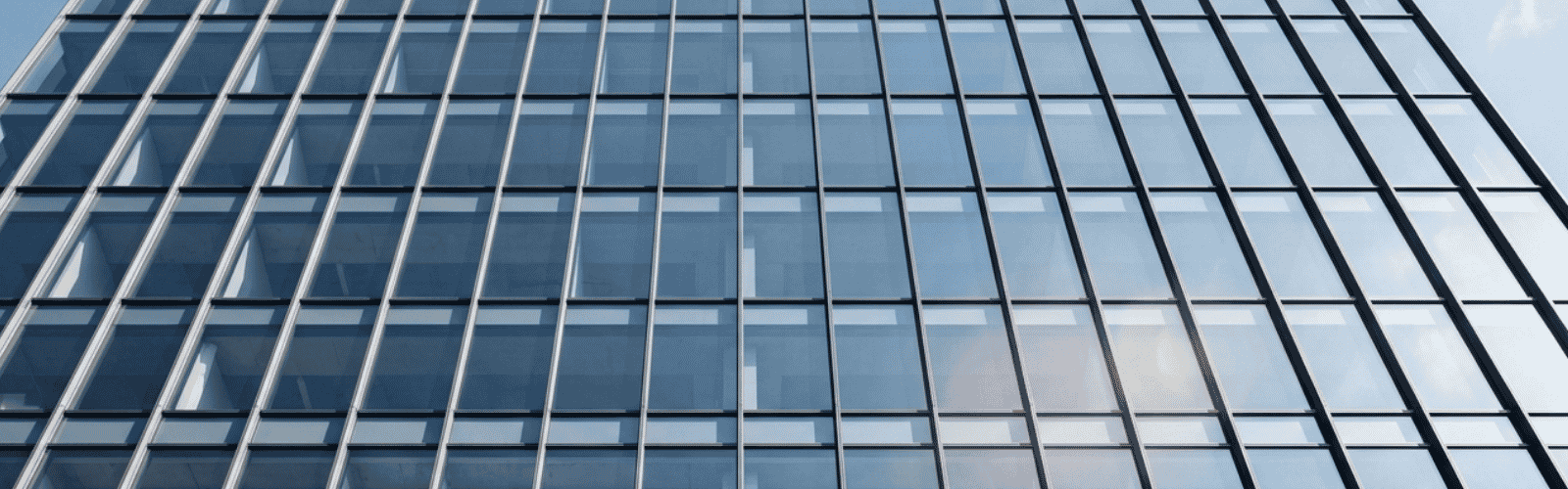 Vitrage de contrôle solaire en façade aluminium : comment choisir selon orientation, zone climatique et RE2020