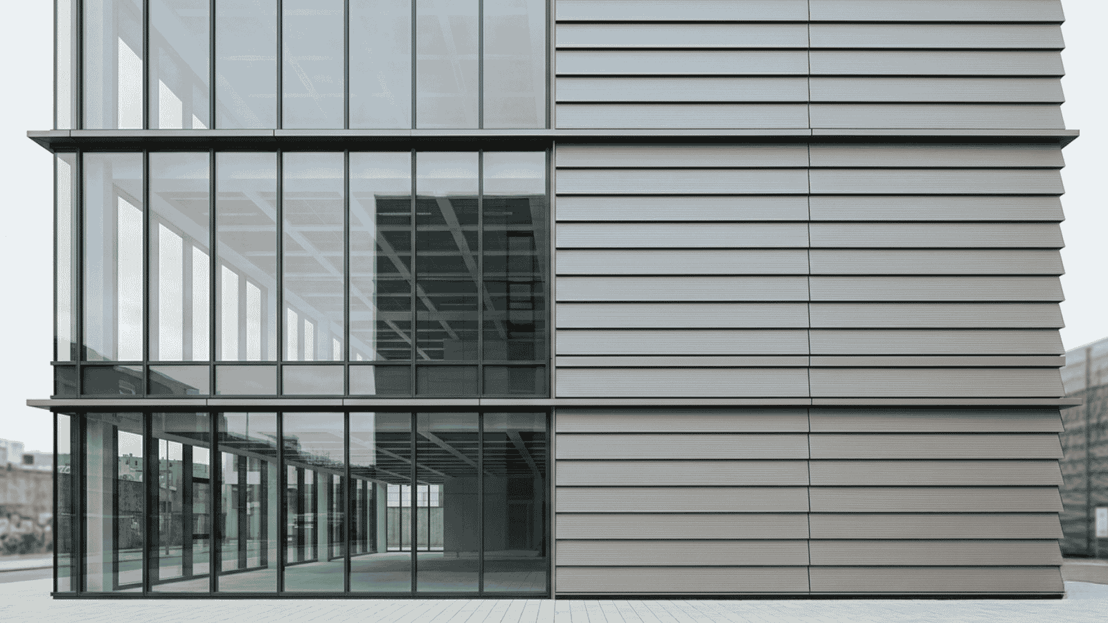 Mur-rideau ou bardage rapporté aluminium : guide de choix pour architectes et MOA